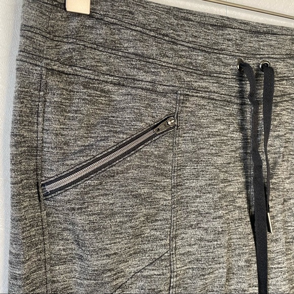 Athleta Heathered Grey Biker Shorts Size Small 68397 - Picture 3 of 5